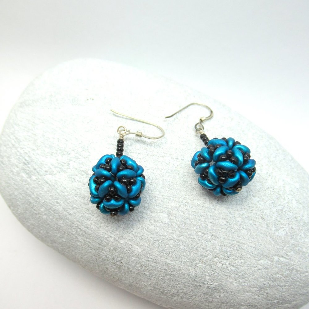 Blue and black beaded Bead earrings